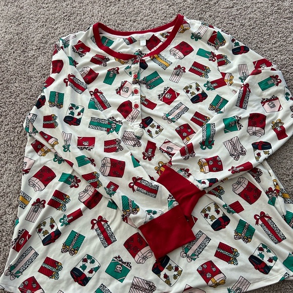 Secret Treasures Women’s PJ Set w Presents
Holiday Christmas 

Size XL - Picture 4 of 9